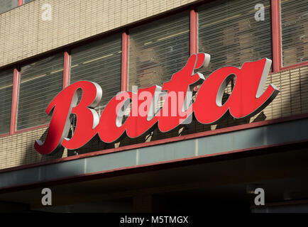 La signalisation sur un magasin Bata à Brno, en République tchèque, 24 février 2018 Banque D'Images