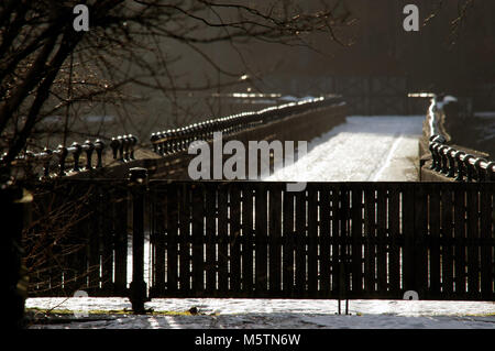 La glace sur Lambley viaduc, le Sentier South Tyne, Northumberland / Cumberland Banque D'Images