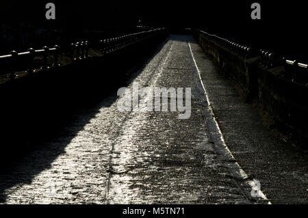 La glace sur Lambley viaduc, le Sentier South Tyne, Northumberland / Cumberland Banque D'Images