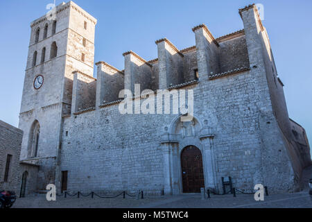 Cathédrale, dans la zone historique de la haute ville, Dalt Vila à Ibiza, Espagne. Banque D'Images