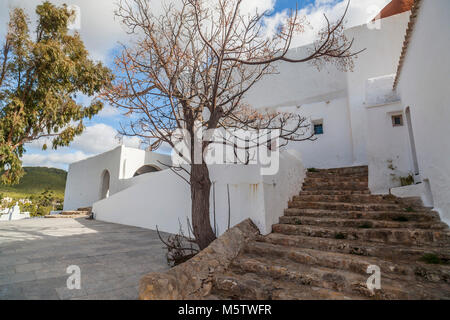 Église de Santa Eularia, bâtiment médiéval fortifié, colline de Puig de Missa .Santa Eularia des Riu, Ibiza, Espagne. Banque D'Images