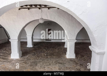 Église de Santa Eularia, bâtiment médiéval fortifié, colline de Puig de Missa .Santa Eularia des Riu, Ibiza, Espagne. Banque D'Images