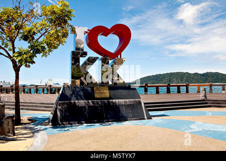 Kinabalu, Malaisie - 20 novembre 2017 : le célèbre "I Love KK' dans le parc autour de la ville de Kota Kinabalu (Sabah/Bornéo). Banque D'Images