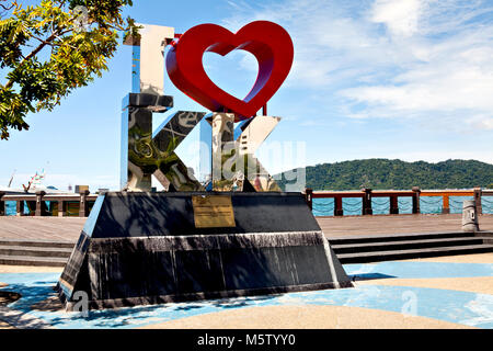 Kinabalu, Malaisie - 20 novembre 2017 : le célèbre "I Love KK' dans le parc autour de la ville de Kota Kinabalu (Sabah/Bornéo). Banque D'Images