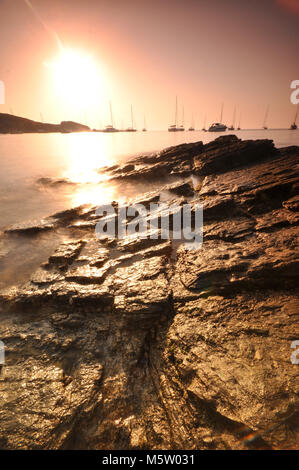 Coucher du soleil sur les eaux de la Corse Banque D'Images