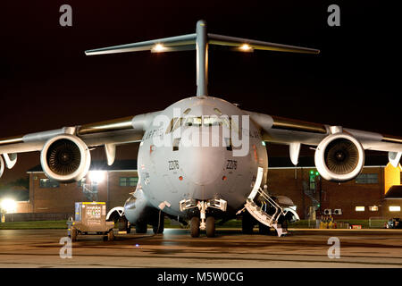 Boeing C-17A Globemaster III, ZZ176, 99 Squadron, portant les marques spéciales célébrant 99 années de 99 Sqd, fondée et vu à Brize Norton, Oxfordshire Banque D'Images