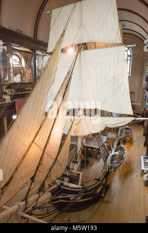 Un aperçu de l' 'Lagoda demi modèle à l'échelle d'un baleinier au New Bedford Whaling Museum. Banque D'Images