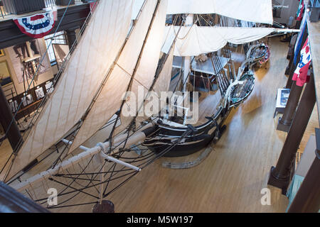 Un aperçu de l' 'Lagoda demi modèle à l'échelle d'un baleinier au New Bedford Whaling Museum. Banque D'Images