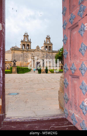 Basílica de Santa María de los Reales Alcázares vista desde el Palacio de las Cadenas. Úbeda. Jaén. L'Andalousie. España Banque D'Images