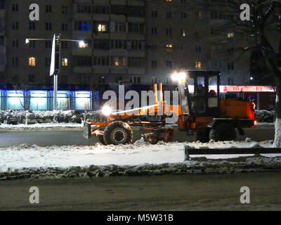 Route d'hiver nettoyage camion chasse-neige Banque D'Images