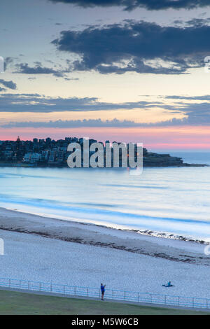 La plage de Bondi à l'aube, Sydney, New South Wales, Australia Banque D'Images