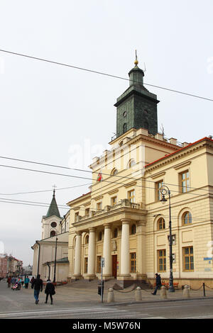 LUBLIN, Pologne - 16 janvier 2018 : nouvelle mairie et Église de l'Esprit Saint sur la rue Krakowskie Przedmiescie marche central à Lublin Banque D'Images