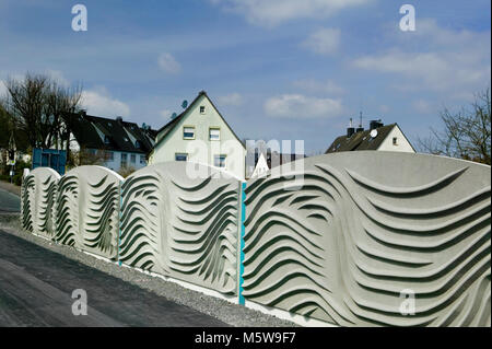 Un écran antibruit à Lüdenscheid, Nordrhein-Westfalen, Germany, Europe Banque D'Images