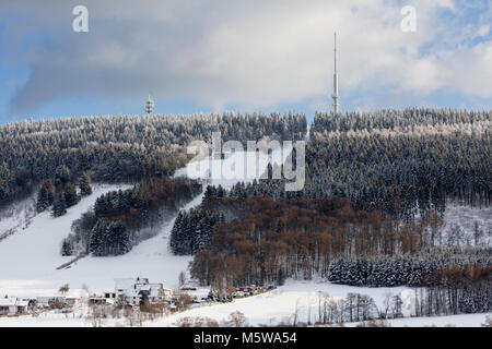 Tour de télécommunication à l'Ebbegebirge, près de Reblin, Herscheid, Nordrhein-Westfalen, Germany, Europe Banque D'Images