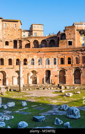 Marchés de Trajan et le Forum est un grand complexe de ruines dans la ville de Rome, Italie, situé sur la Via dei Fori Imperiali, Rome, Latium, Italie. Banque D'Images