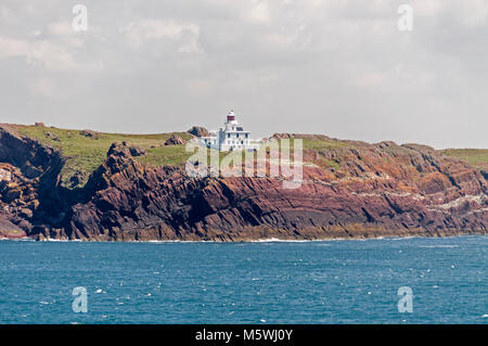 St Ann's phare sur St Ann's Head, une île sur les principales approches de la mer de la mer d'Irlande dans Milford Haven, près de Pembroke à l'ouest du pays de Galles, Grande-Bretagne Banque D'Images