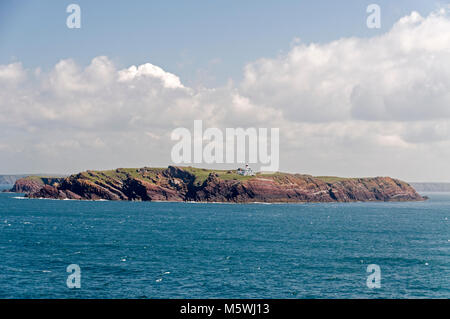 St Ann's phare sur St Ann's Head, une île sur les principales approches de la mer de la mer d'Irlande dans Milford Haven, près de Pembroke à l'ouest du pays de Galles, Grande-Bretagne Banque D'Images