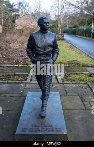 Statue de Jim Clark , pilote de course, à Kilmany , Fife, Scotland, United Kingdom Banque D'Images