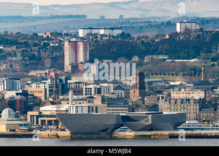 Vue sur Ville de Dundee avec nouveau V&A Museum of Design en premier plan dans la région de Tayside, Écosse, Royaume-Uni Banque D'Images