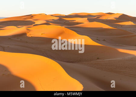 Les dunes du Sahara à Merzouga, l'Afrique, la grande dune de Merzouga Banque D'Images