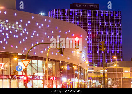 Berliner Platz, square, dans le centre-ville de Essen, Allemagne, centre commercial Limbecker Platz, Magna, immeuble de bureaux de la tour Banque D'Images