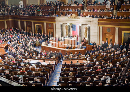 Le président Barack Obama prononce un discours devant une session conjointe du Congrès pour la première fois. Il a discuté de l'économie, de la sécurité et de l'éducation, entre autres. Capital Hill, Washington, D.C., le 24 février 2009. © Patsy Lynch / MediaPunch Banque D'Images