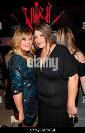 Nicole Eggert et sa sœur Avril Eggert photographié à Nicole Eggert's 38e anniversaire et la célébration de sa prochaine apparition sur VH1 Celebrity Fit Club à TABU Lounge Ultra au MGM Grand Resort à Las Vegas, NV le 30 janvier 2010. © Crédit : RTRD/MediaPunch ***EXCLUSIVITÉ*** Banque D'Images
