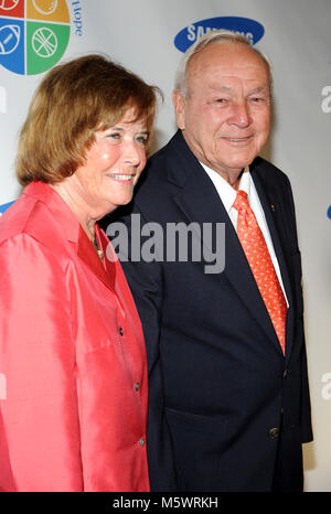 Arnold Palmer et Kit photo de Samsung au quatre saisons annuelles de l'espoir au Gala du Cipriani Wall Street à New York City le 16 juin 2008. Credit : Dziekan/MediaPunch/RTRD Banque D'Images