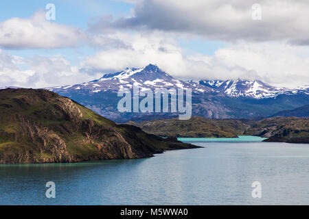 Lago Nordenskjold, Cordillera Paine au-delà ; Parc National Torres del Paine, Chili Banque D'Images