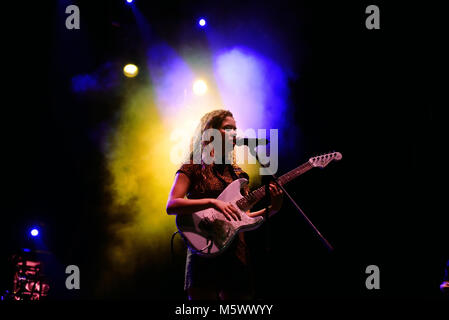 Barcelone - SEP 22 : Nilufer Yanya (band) produisent en concert au Festival Bam le 22 septembre 2017 à Barcelone, Espagne. Banque D'Images