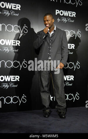 Curtis '50 Cent' Jackson lance son nouveau Cologne 'Power By 50 Cent' chez Macy's à Los Angeles le 11 novembre 2009. Banque D'Images