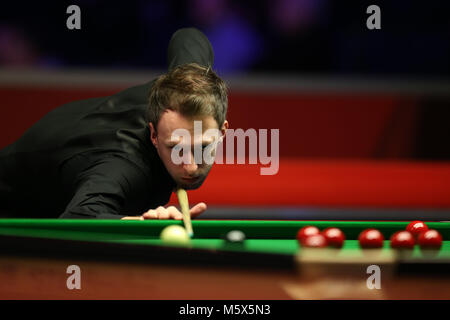 Cardiff, Royaume-Uni. Feb 26, 2018. Judd Trump d'Angleterre au cours de son 1er match contre Duane Jones de pays de Galles. ManBetX Welsh open Snooker Championship 2018, jour un stade Motorpoint Arena de Cardiff, Pays de Galles, Royaume-Uni Le lundi 26 février 2018. Crédit : Andrew Verger/Alamy Live News Banque D'Images