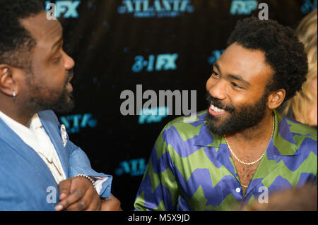 Atlanta, USA. Feb 26, 2018. Acteur Brian Tyree Henry et l'acteur et l'artiste Donald Glover assiste à l'enregistrement 'Atlanta Robbin' saison' Atlanta Premiere at Starlight Six dur dans le 26 février 2018 à Atlanta, Géorgie. Crédit : l'accès Photo/Alamy Live News Banque D'Images