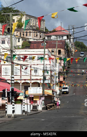 Rue principale à St George's la Grenade dans les Caraïbes orientales un dimanche après-midi Banque D'Images