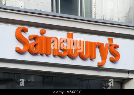 Supermarché Sainsbury's store se connecter logo. Banque D'Images