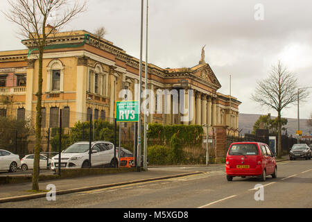 Les ruines de l'historique palais de Crumlin Road à Belfast en Irlande du Nord qui a été endommagée par un incendie et est en attente de réaménagement . Banque D'Images