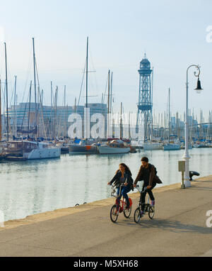 Barcelone, Espagne - 03 nov. 2016 : bicyles à Port bien Barcelone. Port Vell est un port de mer à Barcelone Banque D'Images