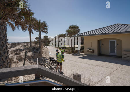 Jekyll Island, Géorgie Randonnée pédestre et de vélo Banque D'Images