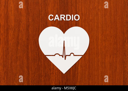 Forme de coeur à l'échocardiogramme et CARDIO texte . Concept Sport ou la cardiologie. Image abstrait Banque D'Images