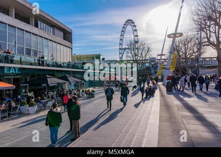 Londres, Royaume-Uni - 16 février : c'est l'extérieur de Southbank Centre, un complexe de galeries, cafés et magasins dans le centre-ville sur Banque D'Images