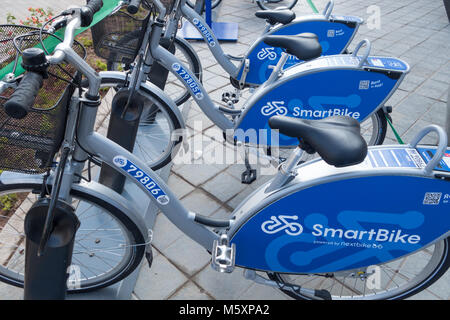 HYDERABAD, INDE-04 DÉCEMBRE 2017 cycles Smartbike,location de la queue à la station de métro Miyapur pour les navetteurs comme la connectivité du dernier kilomètre à Hyderabad, Inde Banque D'Images