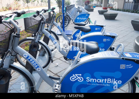 HYDERABAD, INDE-04 DÉCEMBRE 2017 cycles Smartbike,location de la queue à la station de métro Miyapur pour les navetteurs comme la connectivité du dernier kilomètre à Hyderabad, Inde Banque D'Images