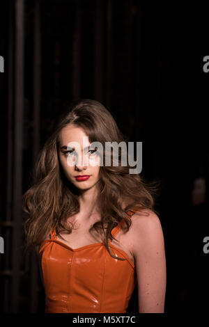 Sur la piste de marche modèle à Malan Breton18 AW show, LFW, 17, février 2018 Banque D'Images