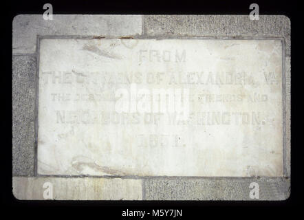 Alexandria, Virginia Niveau : 280 ft-donateur : Citoyens d'Alexandria, Virginia Dates : 1851/1889 matériel original : marbre, peinture noire en lettres Dimensions : 2' x 4' 3 Sculpteur/Carver : pas connu inscription initiale : des citoyens d'Alexandrie, en Virginie, les descendants des amis et voisins de Washington. 1851. Banque D'Images