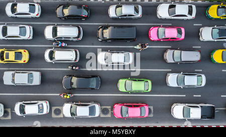 Drone aérien photographie d'embouteillage dans la ville de Metropolis. Banque D'Images