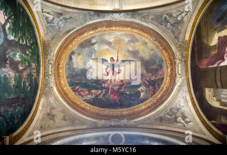 La peinture d'Eugène Delacroix de Saint Michel bat le diable dans la chapelle des Anges de gardien dans l'église de Saint-Sulpice, Paris, France Banque D'Images