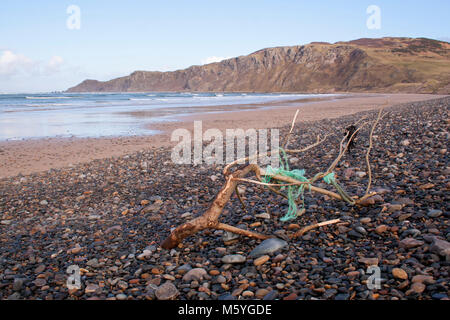 La pollution des océans de plastique sur une plage près de Malin dans le comté de Donegal en Irlande Banque D'Images