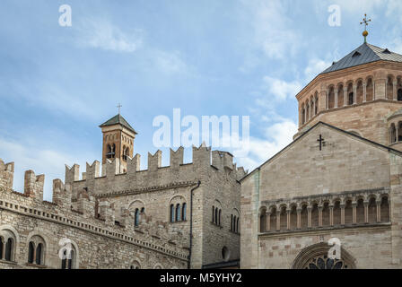 La Cathédrale de San Vigilio dans la place Duomo, trente, Trentin-Haut-Adige, Italie. C'est l'église mère de l'Archidiocèse catholique de Tre Banque D'Images