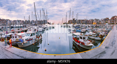 Le Pirée Marina dans la matinée, Athènes, Grèce Banque D'Images