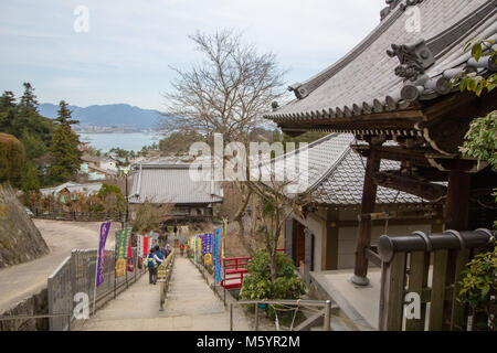 Temple bouddhiste à Hatsukaichi, au Japon. Daishō-Daisyō ou en-in est un temple japonais historique complexe avec de nombreux temples et statues sur le Mont Misen Banque D'Images